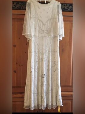 Ivory Beaded Cape Overlay Wedding Dress 
Flattering Size 14